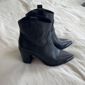 Steve Madden Black Heeled Boots with Chunky Heel